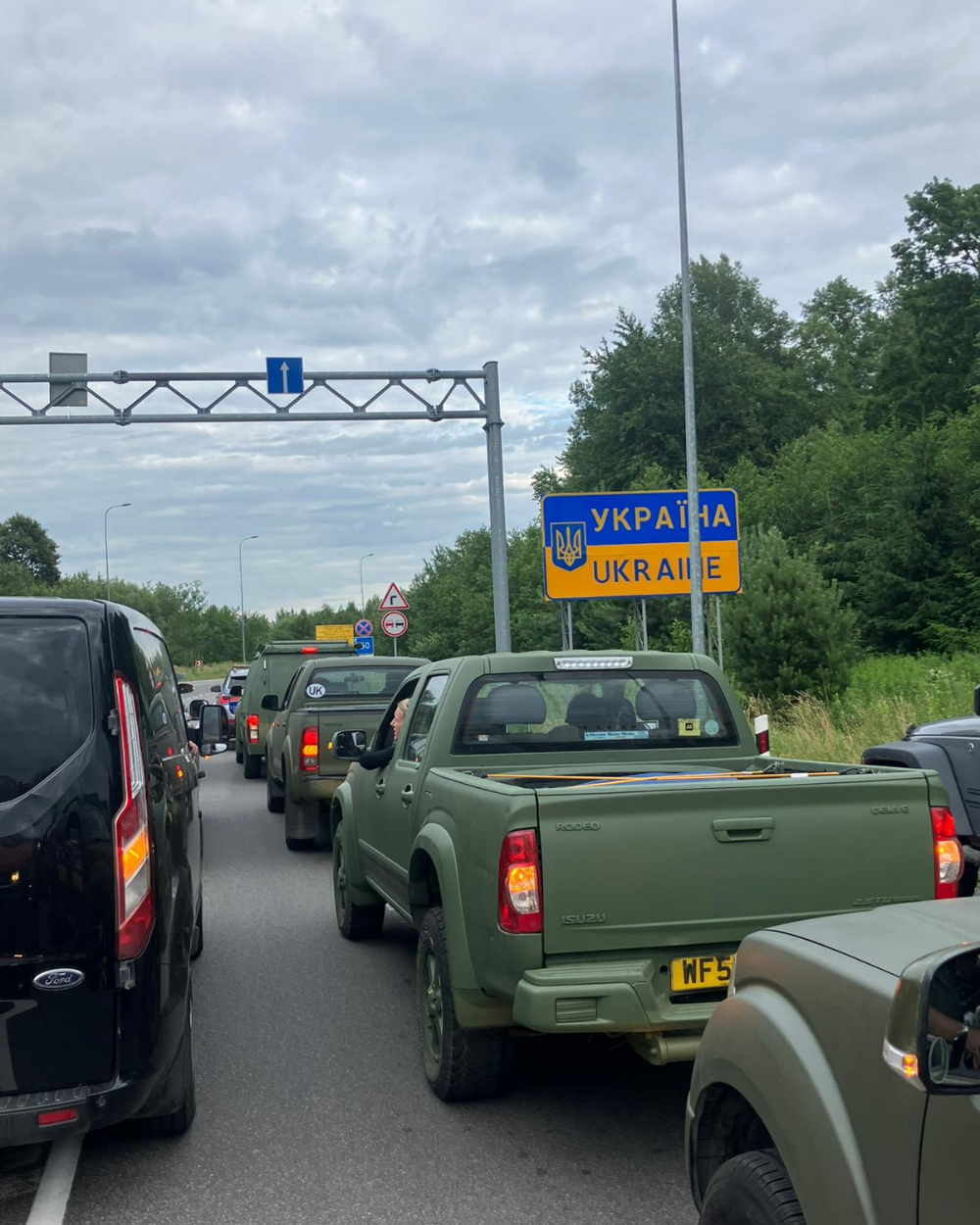 Pickups for Peace vehicles crossing into Ukraine